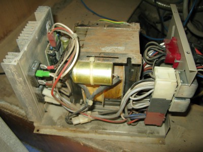 photo du transfo/chargeur sans son couvercle de protection