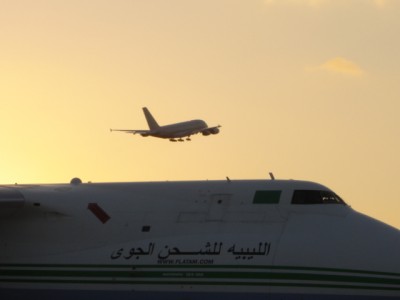 ANTONOV 124 100 et A380.JPG