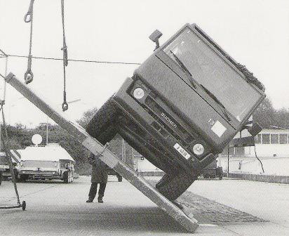 le véhicule en question est dans mon jardin... enfin... celui de la voisine...