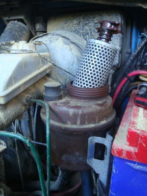 DSC02878.JPG (275.78 Kio) Vu 12365 fois Vidange et changement du filtre à huile qui devait avoir l'age du camion