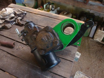 DSC02890.JPG (281.36 Kio) Vu 12365 fois Dépose du boitier de DA et de son support d'origine 4x2 lui aussi (pas de vis de butée)