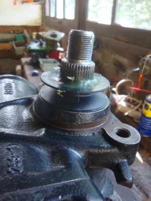 DSC02898.JPG (252.66 Kio) Vu 12370 fois Bourrage de graisse et pose du joint