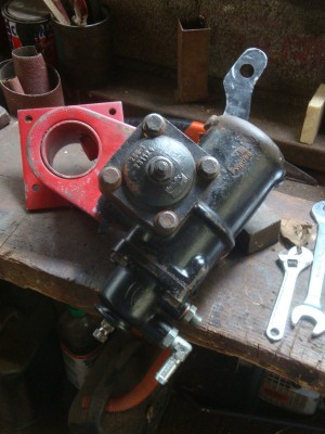 DSC02907.JPG (237.49 Kio) Vu 12365 fois En bout d'axe de la bielle pendante il y a la vis de réglage du jeu interne du boitier (écrou/contre-écrou), juste sous la référence Bendix