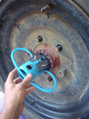 DSC02959.JPG (271.12 Kio) Vu 12357 fois Retirer l'écrou