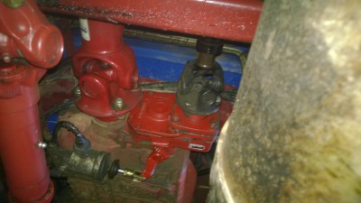 Sortie de la BV<br />en rouge l’arbre de transmission propulsion<br />en noir l'arbre de transmission hydro