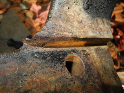 DSCN5501.JPG (1.45 Mio) Vu 13566 fois on ne le vois pas sur la photo mais il est fendu au même endroit que les votre,je vais donc le renforcer....