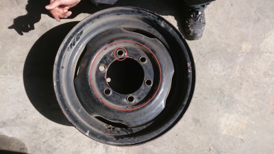 2015 - 7.jpg (1.89 Mio) Vu 8511 fois une fois la jante retournée, le tambour appuie sur la jante ( cercle rouge extérieur) et les évasements