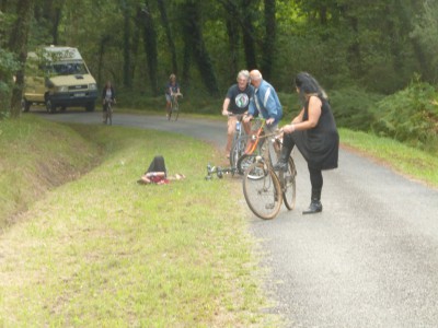 une seule chute a déclarer cette année mais papy le recordman de l an dernier a choisi de faire voiture balais a l arriere plan ;-)