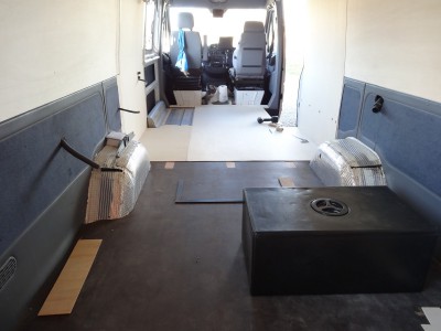 DSC01277.JPG (196.31 Kio) Vu 4725 fois Habillage des murs et du plancher