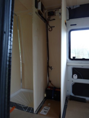 DSC01280.JPG (164.5 Kio) Vu 4731 fois La douche (70 x 70), la penderie.