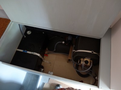 DSC01354.jpg (149.54 Kio) Vu 4693 fois Dans chaque lit, un réservoir d'eau de 80 litres