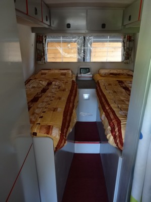 DSC01782.JPG (146.07 Kio) Vu 4731 fois La chambre. Les lits font 185 x 72cm