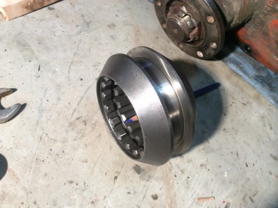 IMG_2074.JPG (1.17 Mio) Vu 6632 fois nettoyage des rainures de l'anneau de crabotage pour verrouillage sur billes et ressort intégrés dans l'arbre