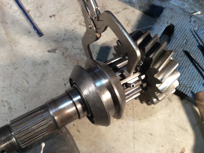 IMG_2075.JPG (1.33 Mio) Vu 6731 fois remontage de l'anneau de crabotage sur l'arbre, billes et ressort doivent être comprimés