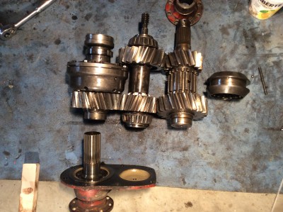 IMG_2069.JPG (1.63 Mio) Vu 6731 fois arbres d'entrée, intermédiaire et ensemble boitier différentiel et crabotage