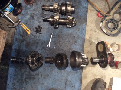 IMG_2125.JPG (1.51 Mio) Vu 6632 fois ensemble boitier de différentiel et crabotage démonté