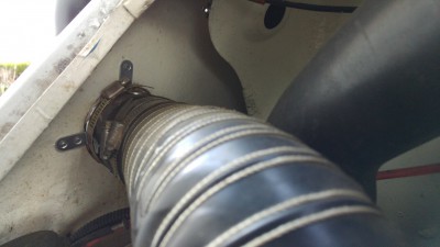 Installation intérieure avec fixation basse du schnorkel à l'aide de petite équerre et de rivets
