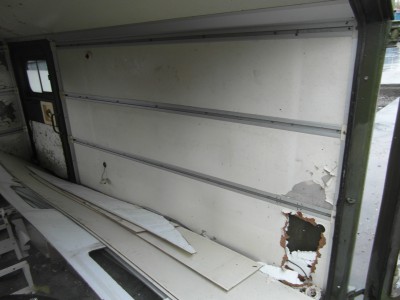 5 (8).JPG (899.45 Kio) Vu 6000 fois dans le trou en bas à droite on voit un peu l'isolation et le plaquage dessus!!