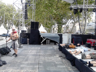 image.jpg (1.18 Mio) Vu 3455 fois Les regarde pas comme ça, je t'avais dit de pas leur en donner...