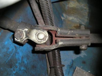 Remise en palce du volant a savoir volant droit pour roue droite...  Maintenant on a compétences +1 en démontage du cardan de la colone de direction, y'a un truc tout con à savoir, car à Orléans l'année derniére on avait déboulonné le boitier pour pouvoir remonter le cardan