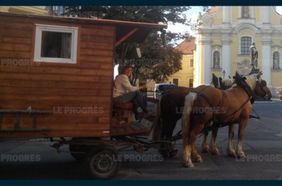 irene-et-martial-sont-arrives-a-gyor-en-hongrie-sur-leur-roulotte-photo-dr-1479278308.jpg