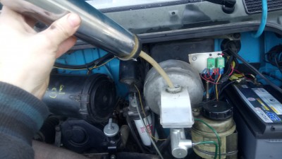 enlever un maximum d'huile du bocal