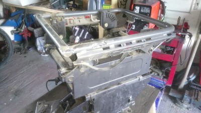 Découpe des supports de dossier du siège de B80.