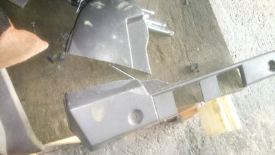 Découpe des plastiques d'origine B80 pour pouvoir les remonter.