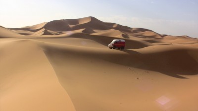 prendre un cour de conduite sur sable avec nomade sur l'erg chebi