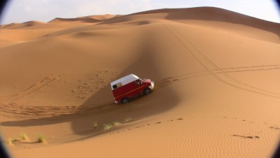 changement de conducteur...c'est bizarre ça marche plus!? faudrait pouvoir surfer mais jamais s'arréter...c'est comme un snowboard dans la poudreuse...bien vu la comparaison avec la dammeuse!