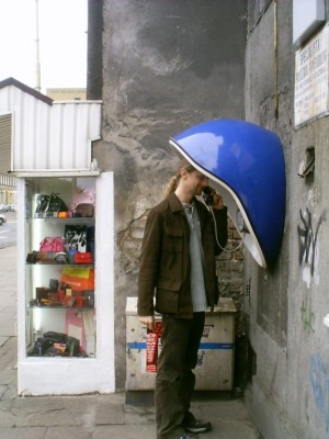 marrant les cabines téléphoniques en fibre..les kebab..kiosques a journeaux et autre étaient aussi dans des boites en plastique style année 70 aussi..dommage j'ai pas fait de photos...