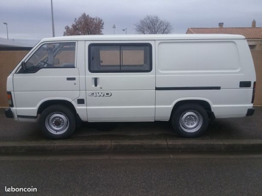 van toyota hiace ext.jpg