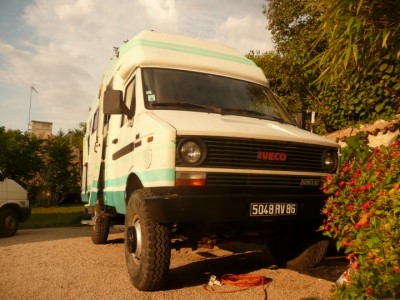 le pare choc a été troqué pour un plus léger d'iveco 4x2...ou J5 ?