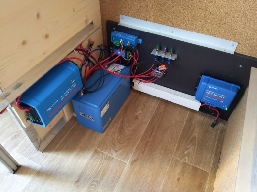 PXL_20210718_170451819_copy_800x600.jpg (135.37 Kio) Vu 3768 fois La partie électrique