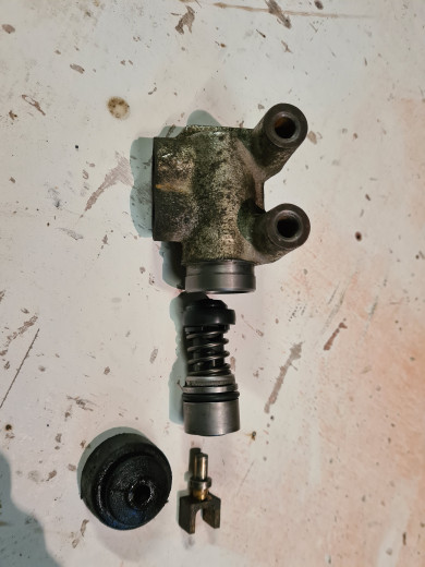 20220315_212515.jpg (2.33 Mio) Vu 3616 fois Répartiteur Bremach xtrem 4.5T