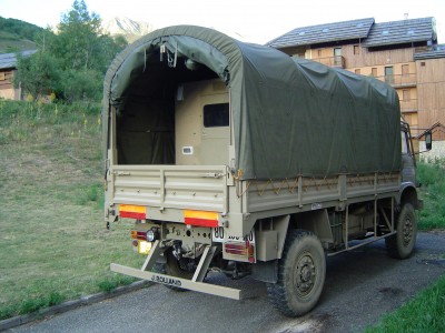 barre anti ancastrement relevable  et  palan rétractable, douche sur le palier ! avec éclairage ! feu de recul et grille de phare arr iere origine  camion de pompier