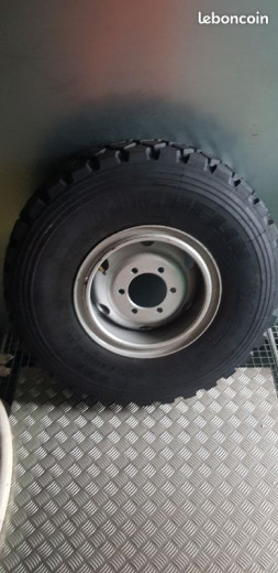 xzl1.jpg (57.02 Kio) Vu 3313 fois une cerclée iveco d'origine avec un déport 4cm environ