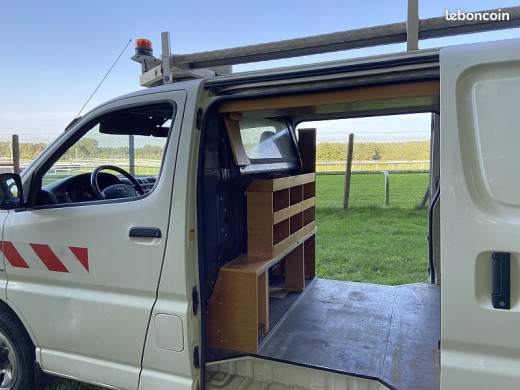 hiace3.jpg
