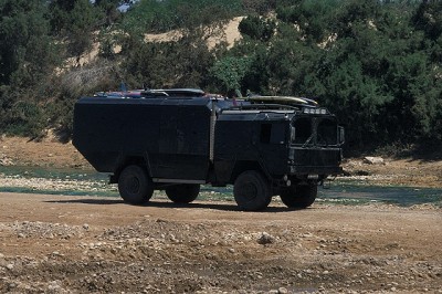 dans un autre registre , le camper de mad max !