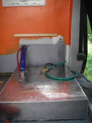 Le reservoir gasoil avec le raccordement vanne 3 voies