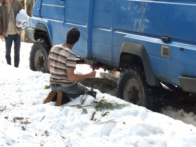 aaaaaah les joies de l'enneigement à gérer avec une mini-pelle US... ^^