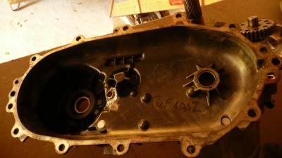 la raison du &quot;cadeau&quot; de 50% du prix de la boite par le garage qui lui a vendu l'iveco est évidente: ils avaient connaissance d'un problème sur ce transfert puisqu'ils avaient tenté une réparation de fortune on voit même les cotes d'usinage inscrites sur le carter