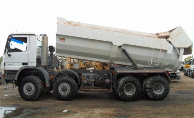 100042-camion-mercedes-benne.jpg