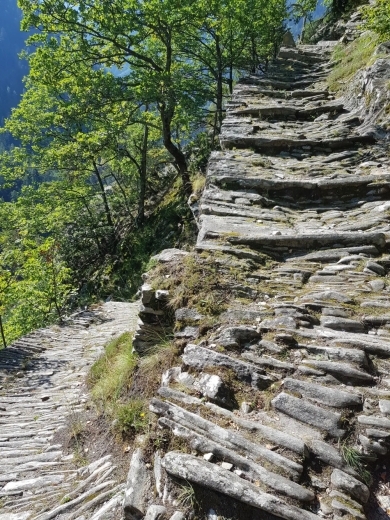 BergelltreppennachSoglio50%.png