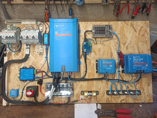 câblage de l'électricité sur l'établi