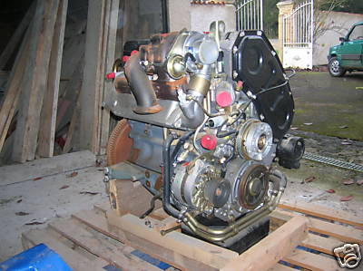 sur un moteur neuf donc propre..on voit mieux la pipe d'admission et le cylindre en question