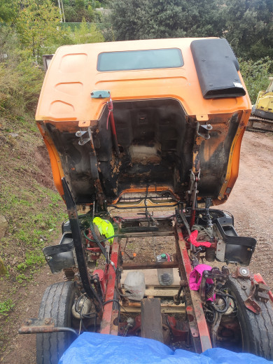 Ah oui j'oubliais voici le camion presque tout nu